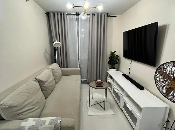 The By Eastwood Global Plaza Luxury *