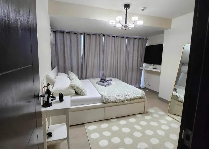 Hotel The By Eastwood Global Plaza Luxury *